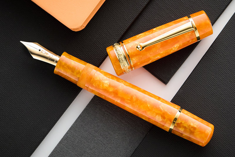 Delta DV Original Oversize Fountain Pen - Oro