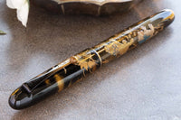 Namiki Yukari Royale Maki-e Fountain Pen - Lioness and Cubs