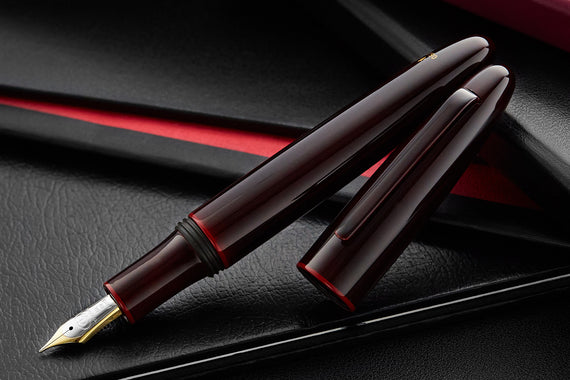 Taccia Miyabi Earth Aka-Tamenure Fountain Pen (Limited Edition)